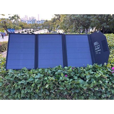 Saco Solar Pável Portátil e Leve com 2 Portos USB 2,35 Kgs Dimensões Dobradas 39,9 X 35,5 X 3,9 Cm
