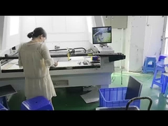 Corte de painéis na produção da LI Solar