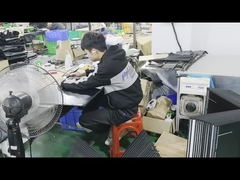 Tamanho dobrado 56,5*60,2*40 mm Bolsa portátil de carregamento por energia solar com 2 painéis